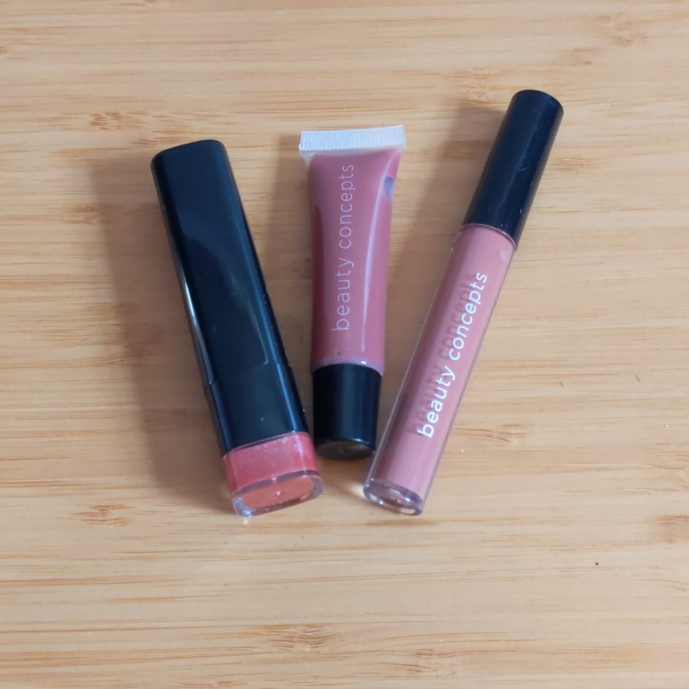 Lipstick, and lip gloss Matt